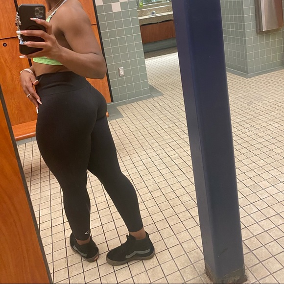 Gymshark leggings perfect condition,big for me now - Picture 4 of 4